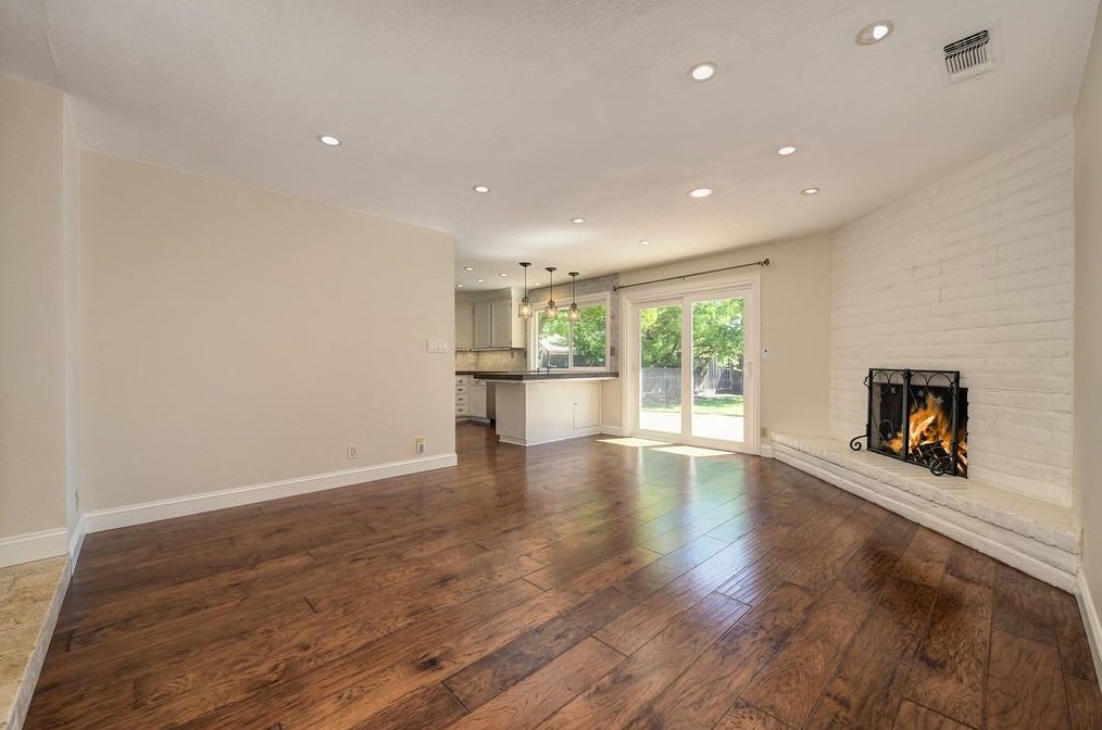 1301 Mossbrook Ct, Roseville CA  95661-5418 exterior