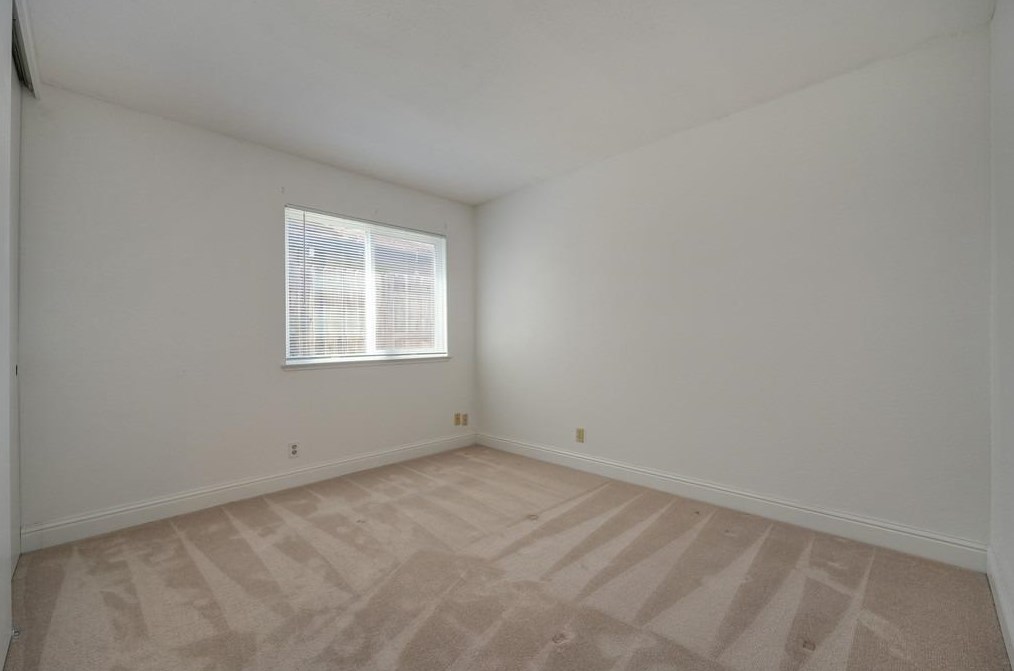 1301 Mossbrook Ct, Roseville CA  95661-5418 exterior