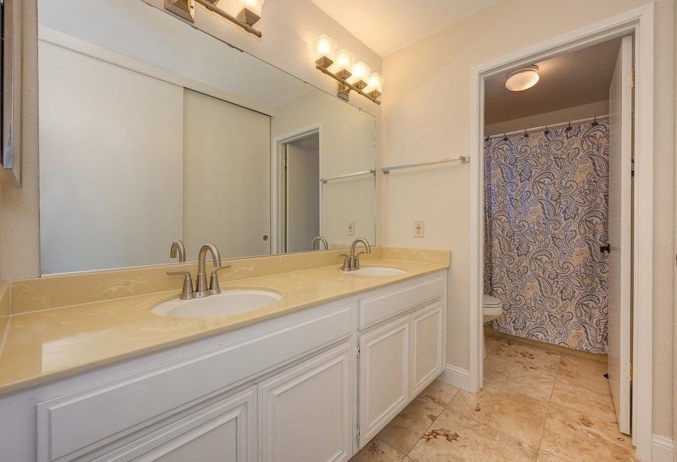 1301 Mossbrook Ct, Roseville CA  95661-5418 exterior