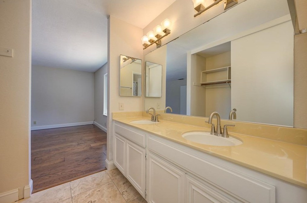 1301 Mossbrook Ct, Roseville CA  95661-5418 exterior