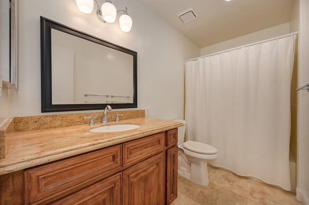 1301 Mossbrook Ct, Roseville CA  95661-5418 exterior