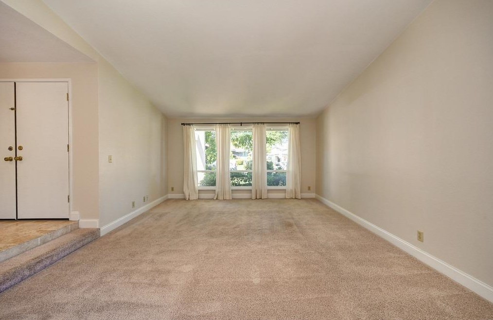 1301 Mossbrook Ct, Roseville CA  95661-5418 exterior