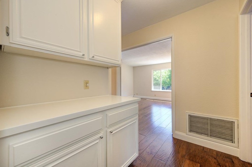 1301 Mossbrook Ct, Roseville CA  95661-5418 exterior