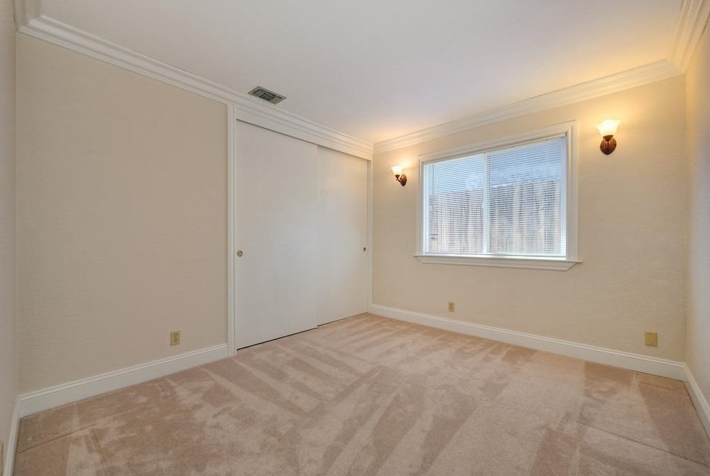 1301 Mossbrook Ct, Roseville CA  95661-5418 exterior