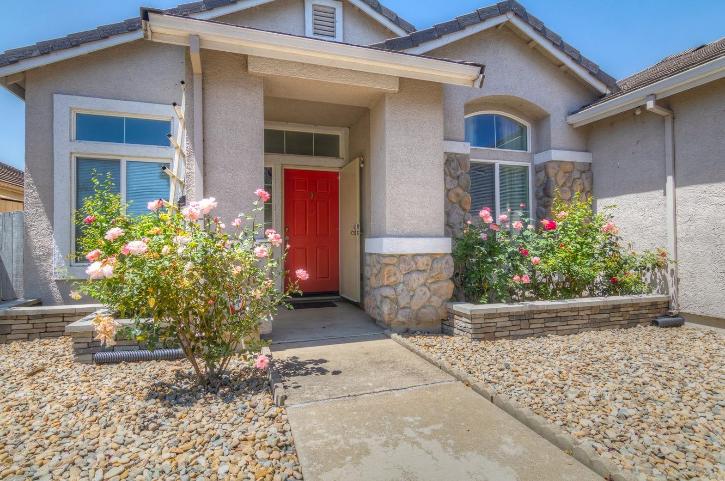 3266 Malcolm Is St, West Sacramento CA  95691-5946 exterior