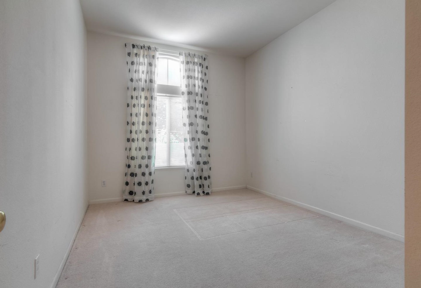 3266 Malcolm Is St, West Sacramento CA  95691-5946 exterior