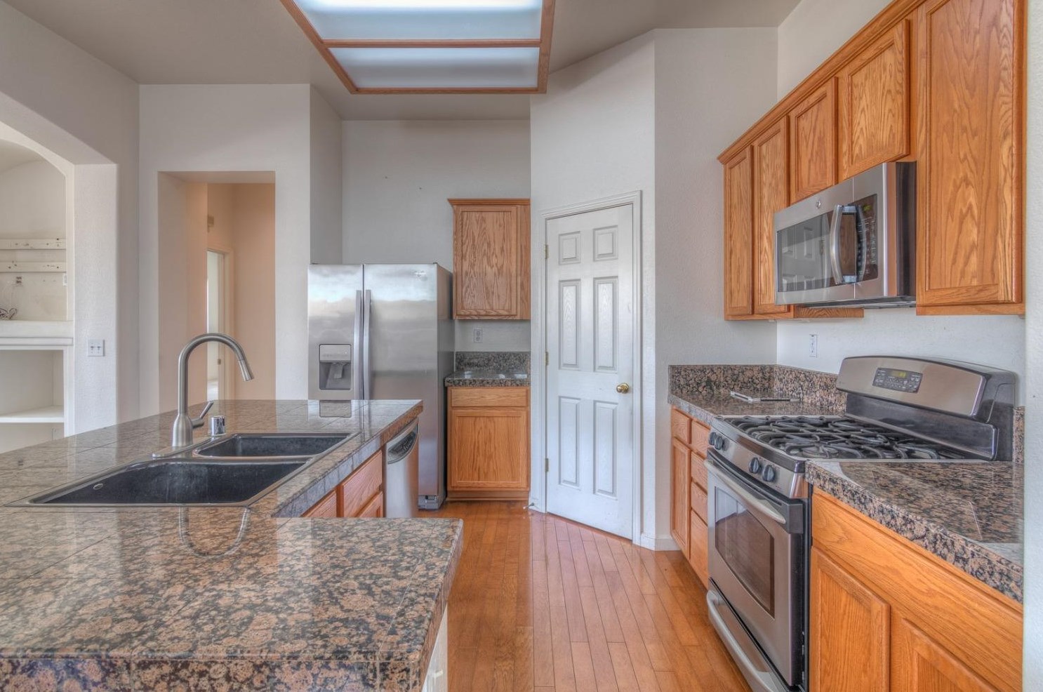 3266 Malcolm Is St, West Sacramento CA  95691-5946 exterior