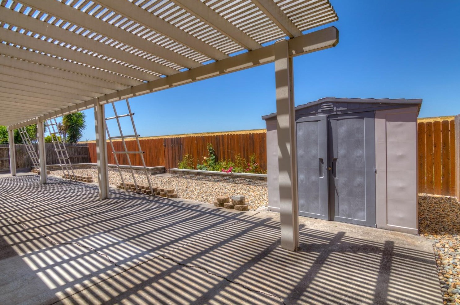 3266 Malcolm Is St, West Sacramento CA  95691-5946 exterior