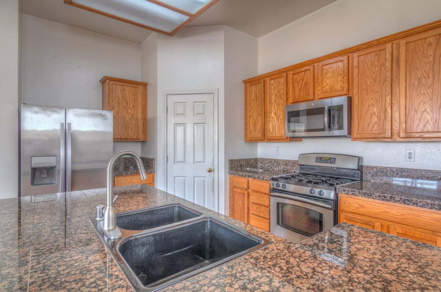 3266 Malcolm Is St, West Sacramento CA  95691-5946 exterior