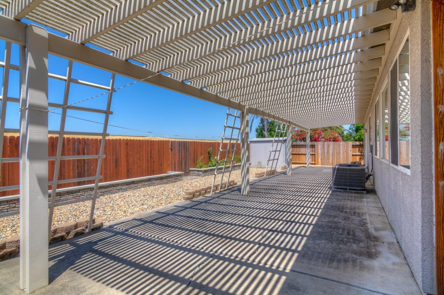 3266 Malcolm Is St, West Sacramento CA  95691-5946 exterior