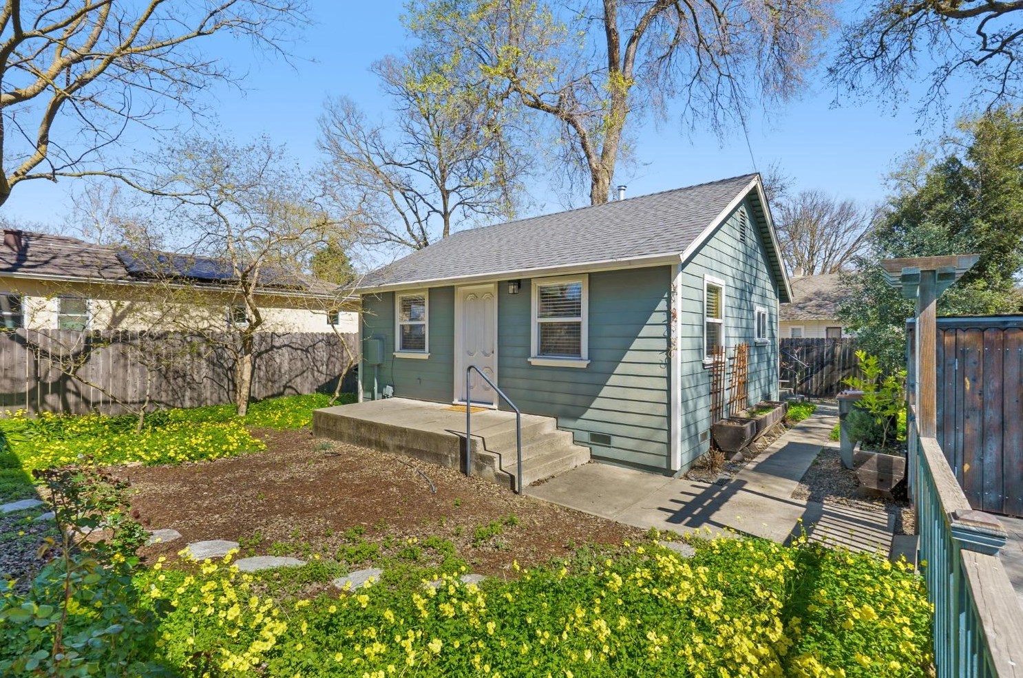 516 D St, Davis CA 95616-3815 exterior