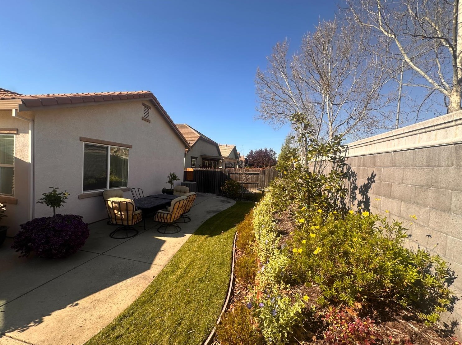 2129 Ashton Dr, Roseville CA  95747-9086 exterior