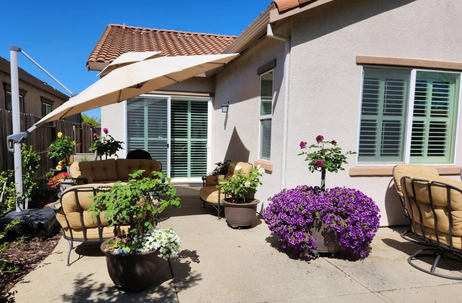 2129 Ashton Dr, Roseville CA  95747-9086 exterior