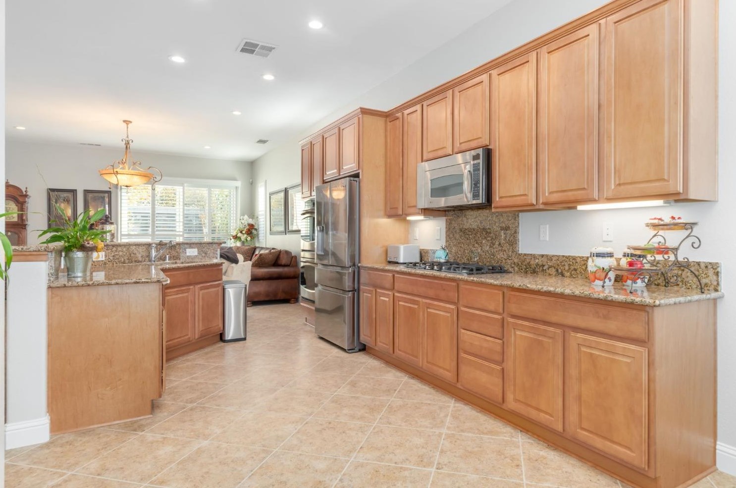 2129 Ashton Dr, Roseville CA  95747-9086 exterior