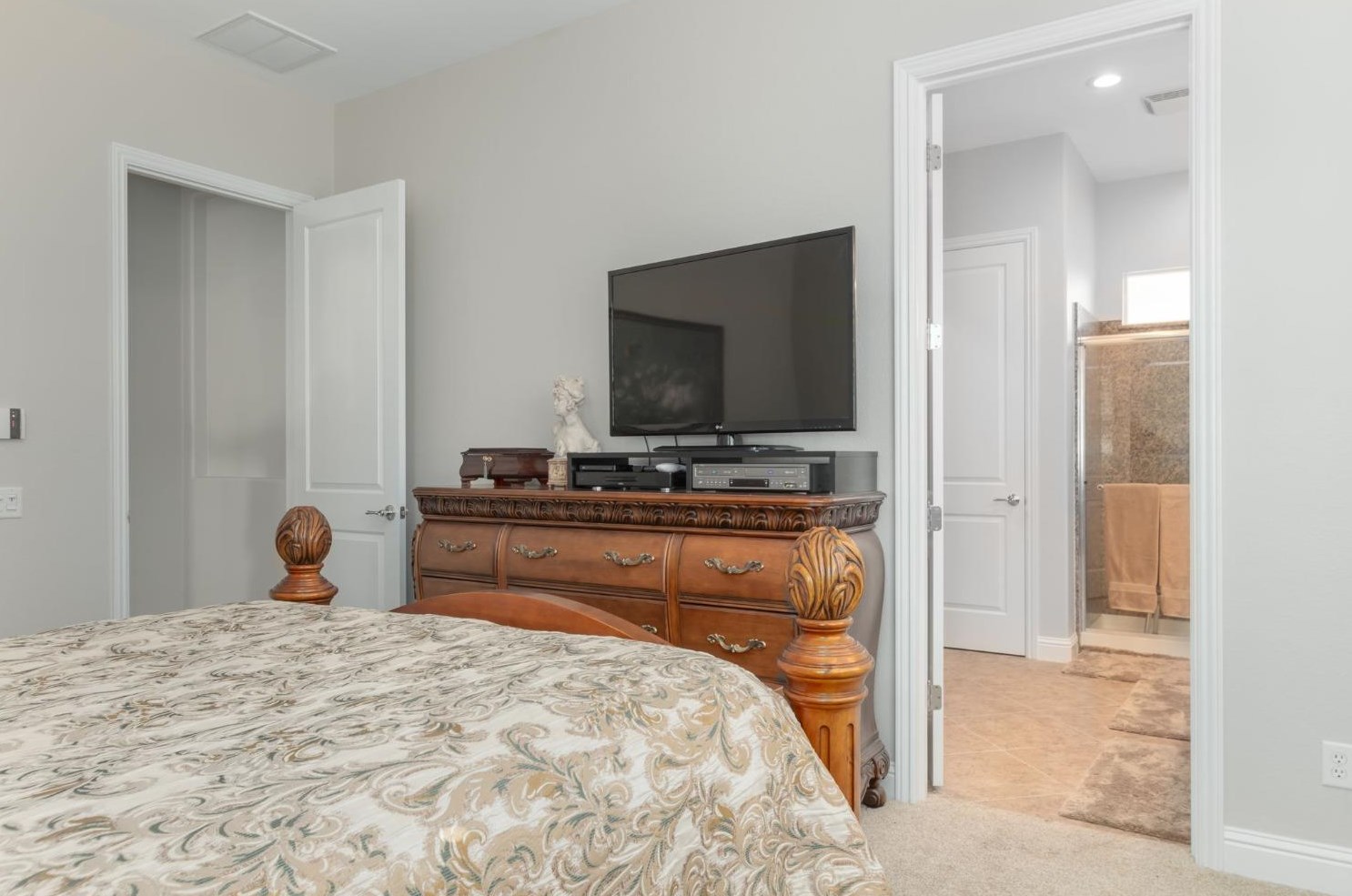 2129 Ashton Dr, Roseville CA  95747-9086 exterior