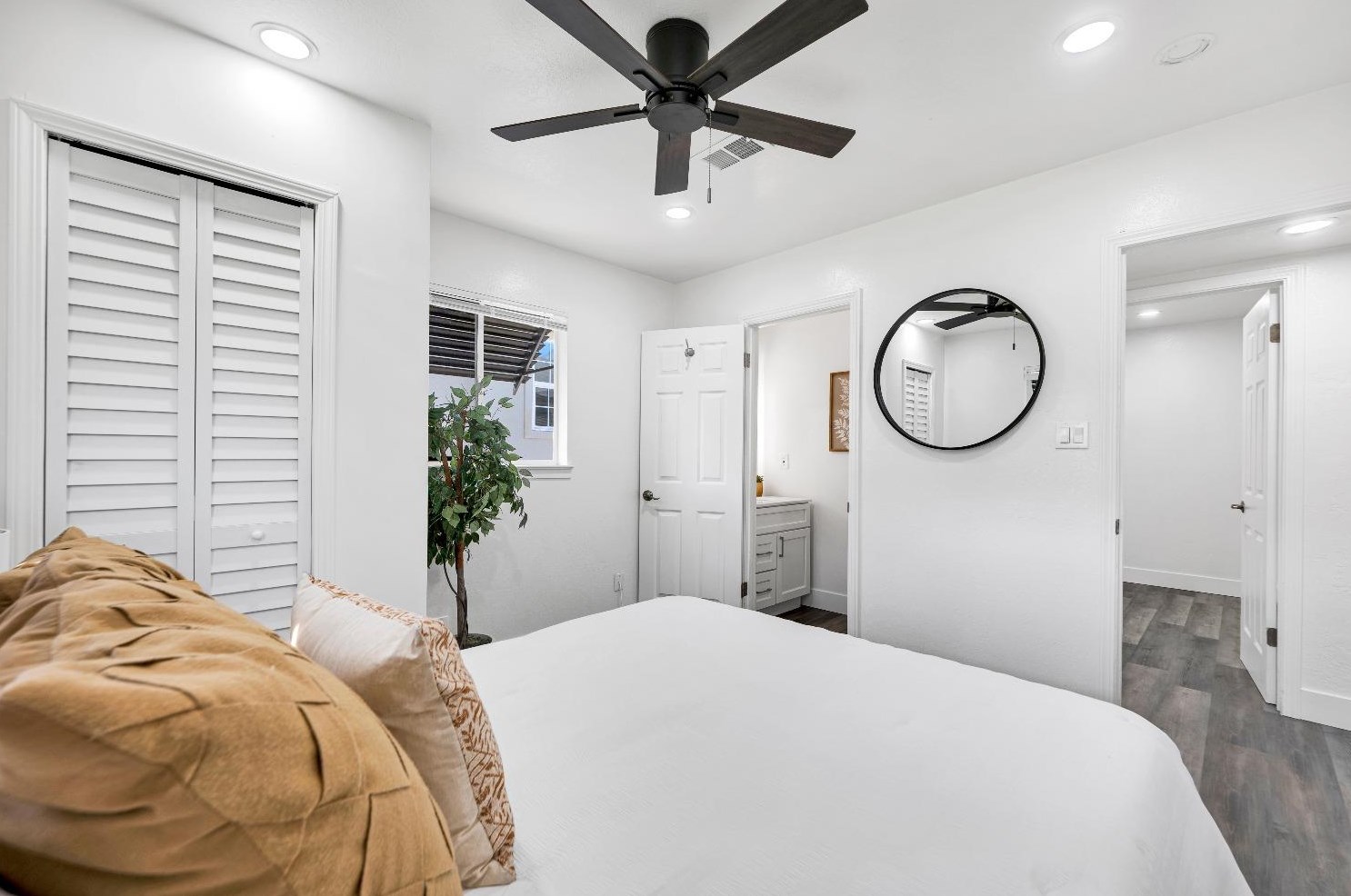 3041 San Carlos Way, Sacramento CA  95820-2711 exterior