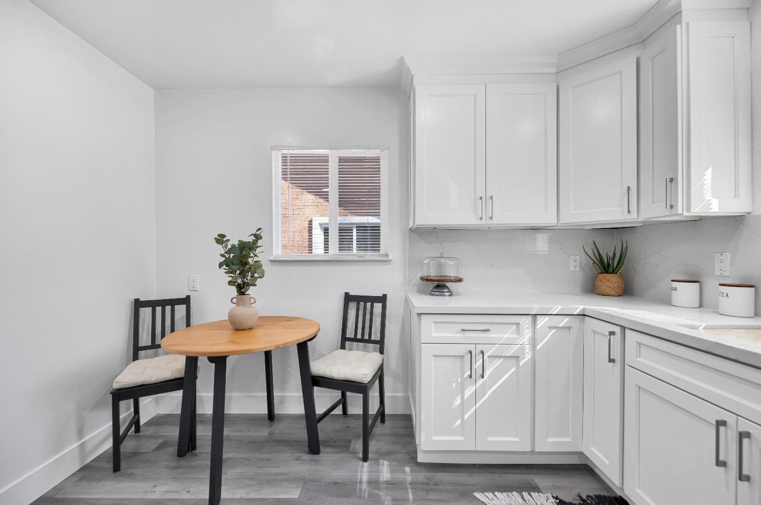 3041 San Carlos Way, Sacramento CA  95820-2711 exterior