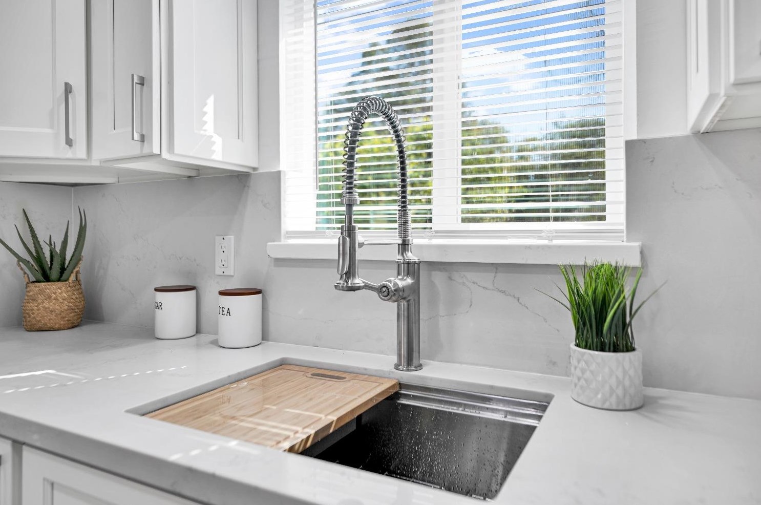 3041 San Carlos Way, Sacramento CA  95820-2711 exterior