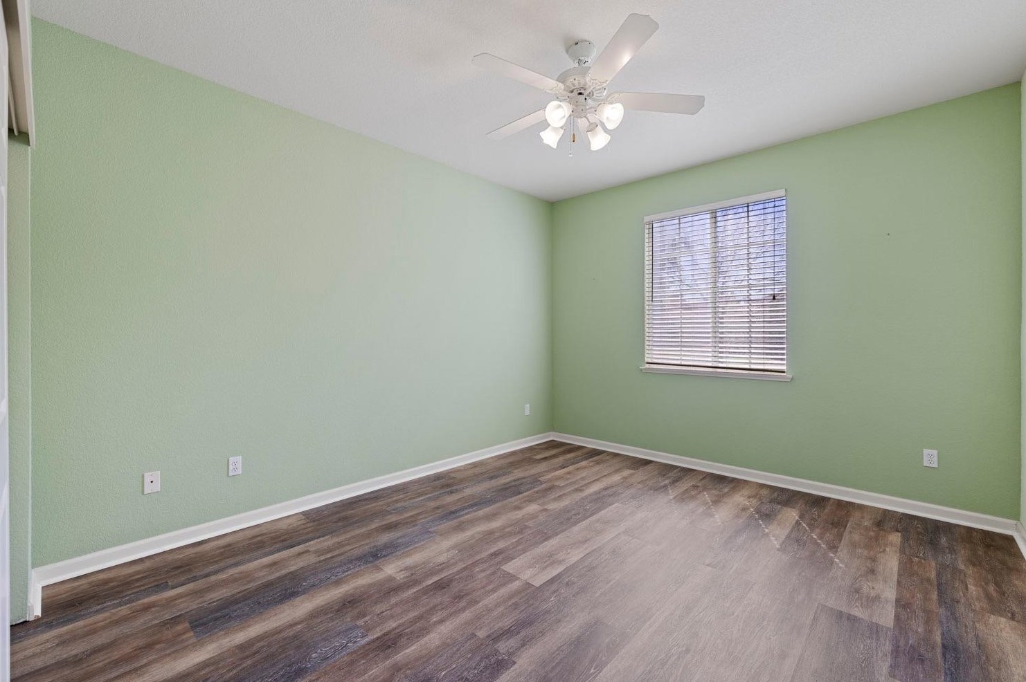 221 Aruba Cir, Sacramento CA  95823-5985 exterior