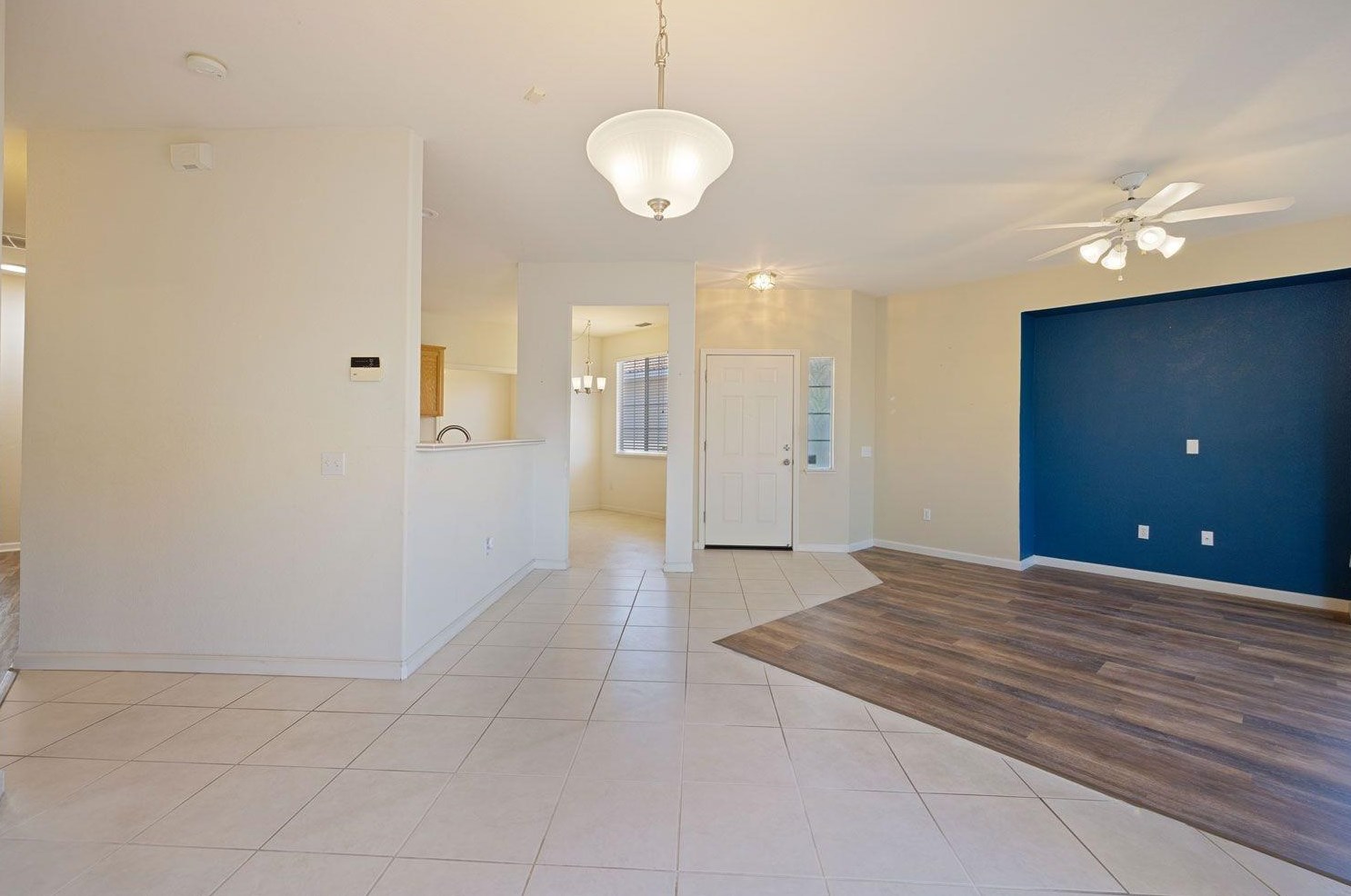 221 Aruba Cir, Sacramento CA  95823-5985 exterior