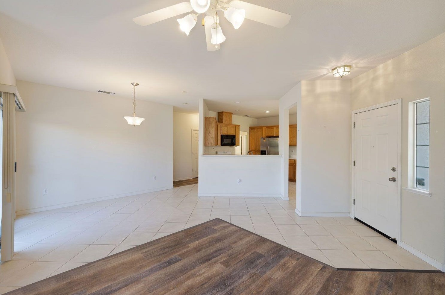 221 Aruba Cir, Sacramento CA  95823-5985 exterior