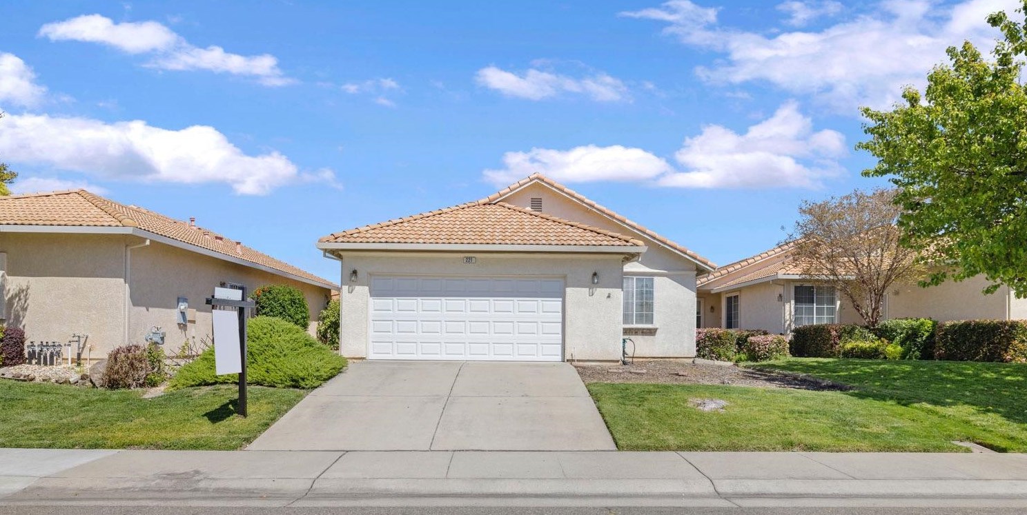 221 Aruba Cir, Sacramento CA  95823-5985 exterior