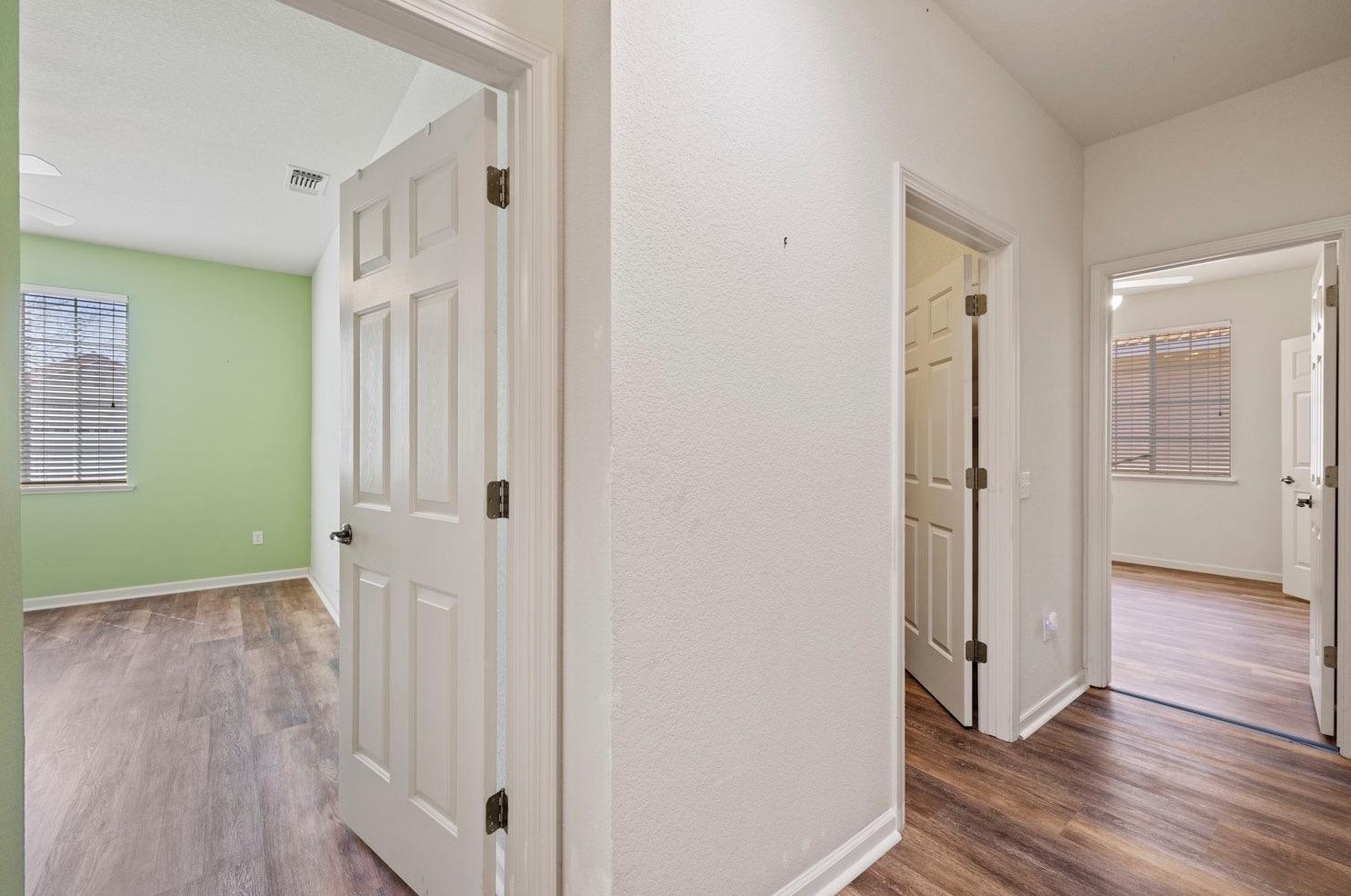 221 Aruba Cir, Sacramento CA  95823-5985 exterior