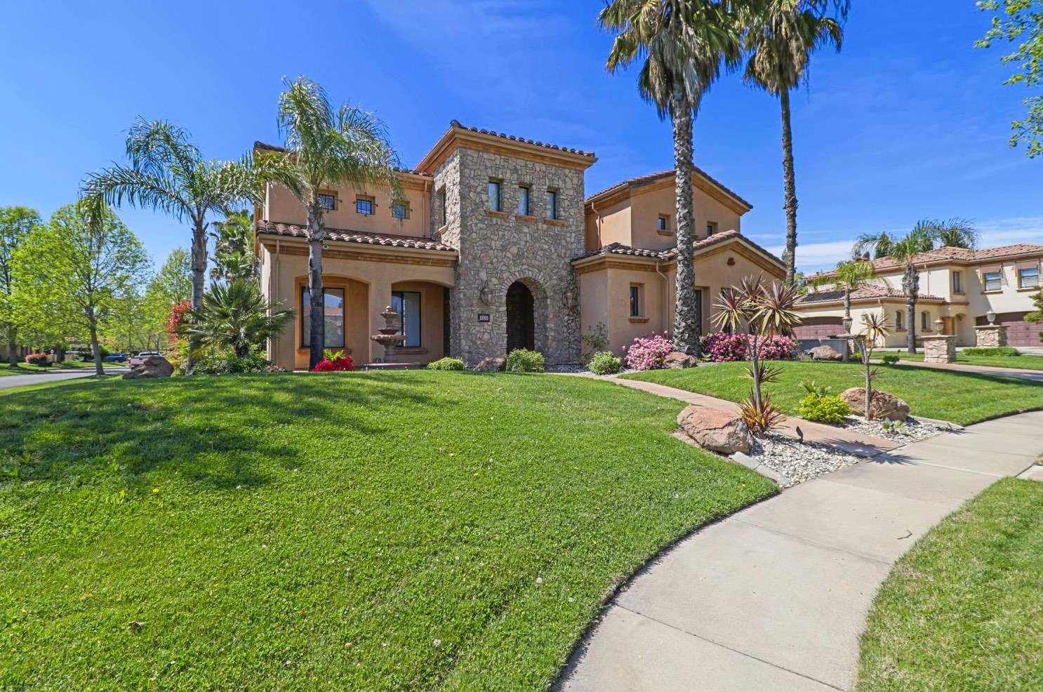 8530 Indianwood Way, Roseville CA  95747-6378 exterior