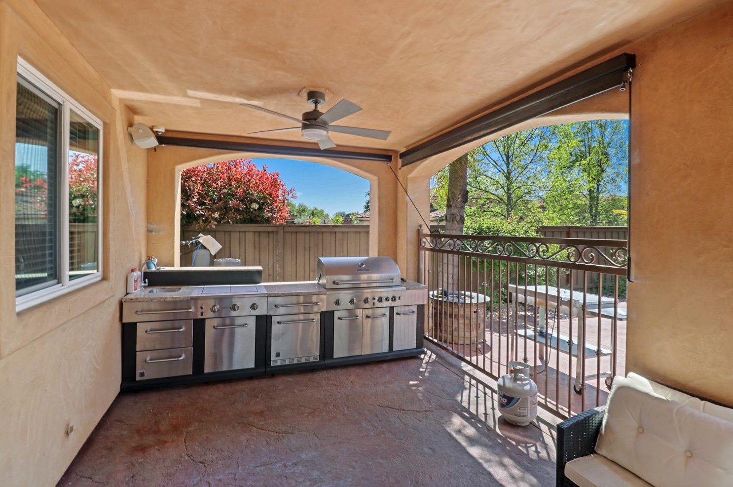 8530 Indianwood Way, Roseville CA  95747-6378 exterior