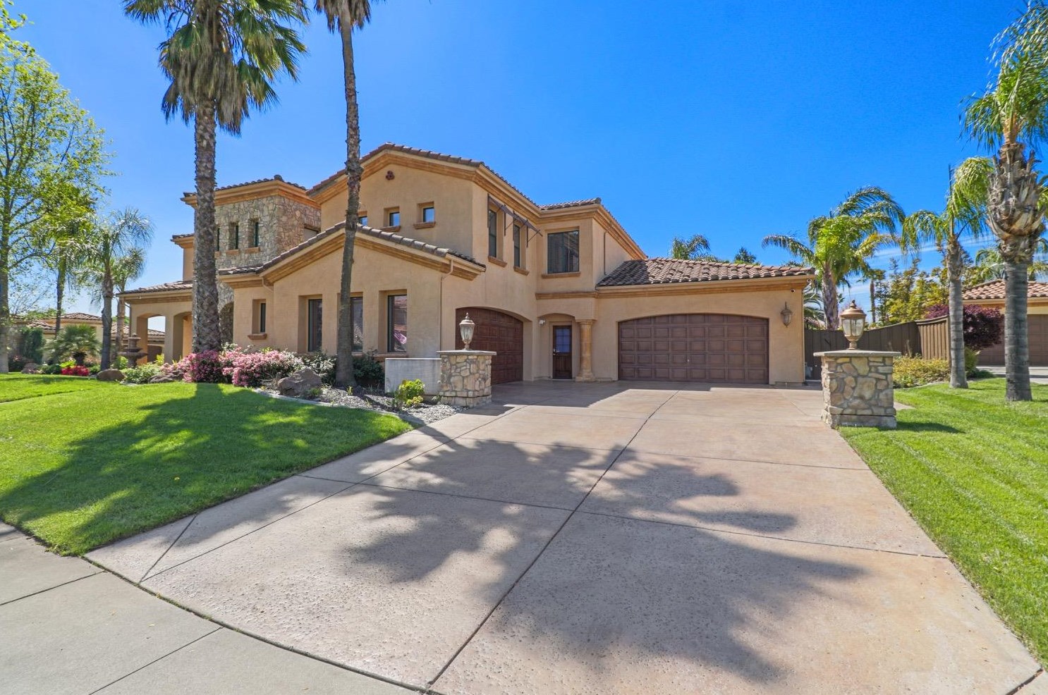 8530 Indianwood Way, Roseville CA  95747-6378 exterior