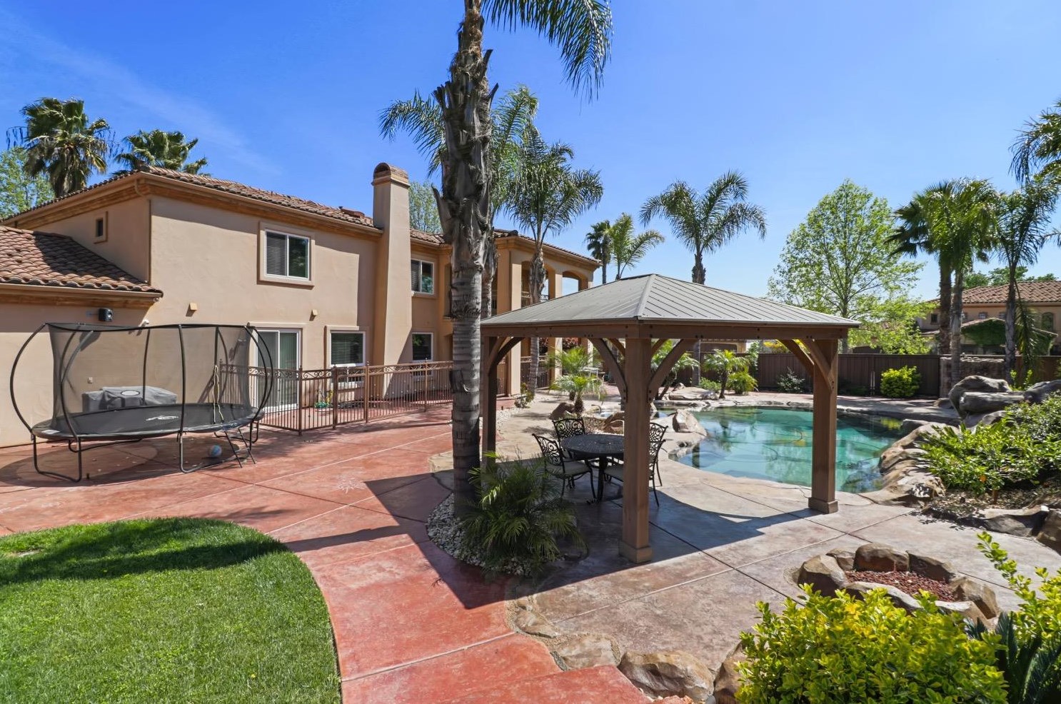 8530 Indianwood Way, Roseville CA  95747-6378 exterior