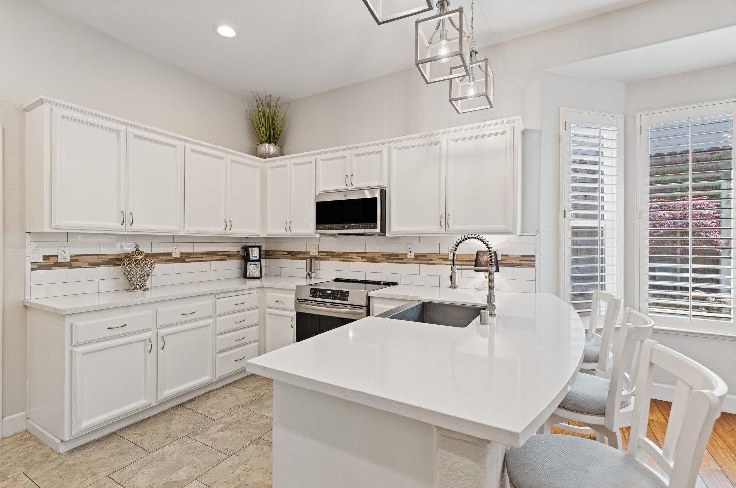 2520 Sasparilla Ct, Rocklin CA  95765-5605 exterior