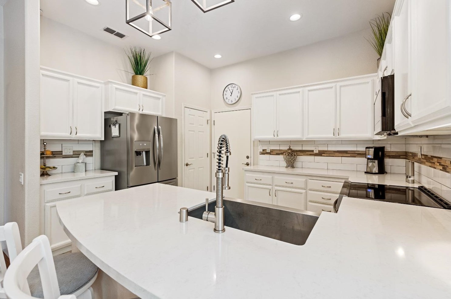 2520 Sasparilla Ct, Rocklin CA  95765-5605 exterior