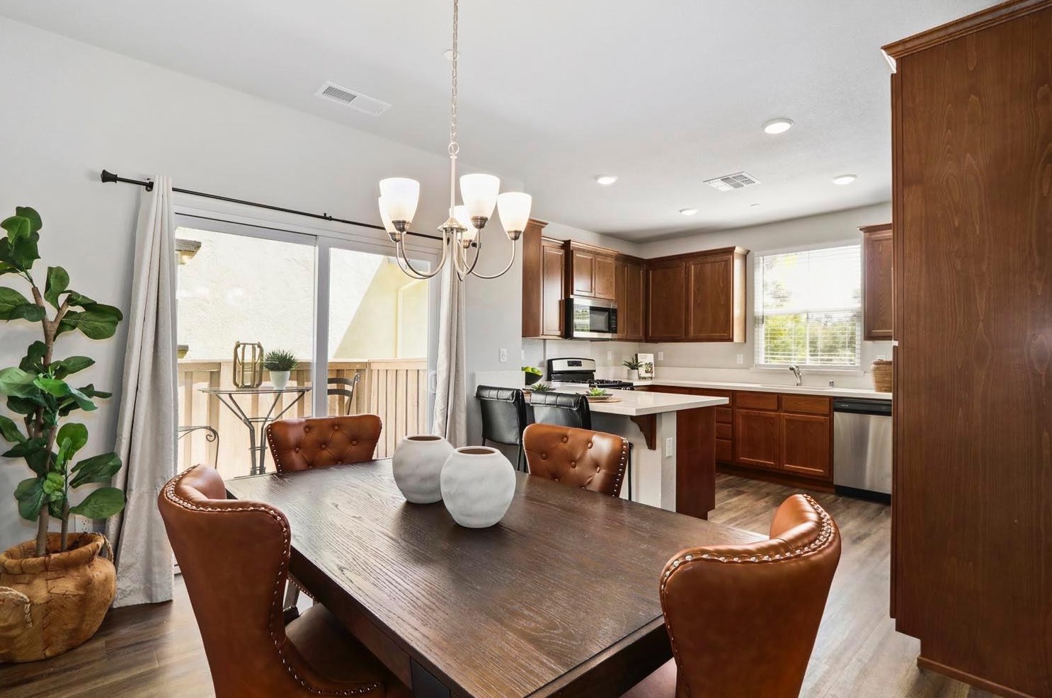 3817 Miners Ravine Dr, Roseville CA 95661-2507 exterior