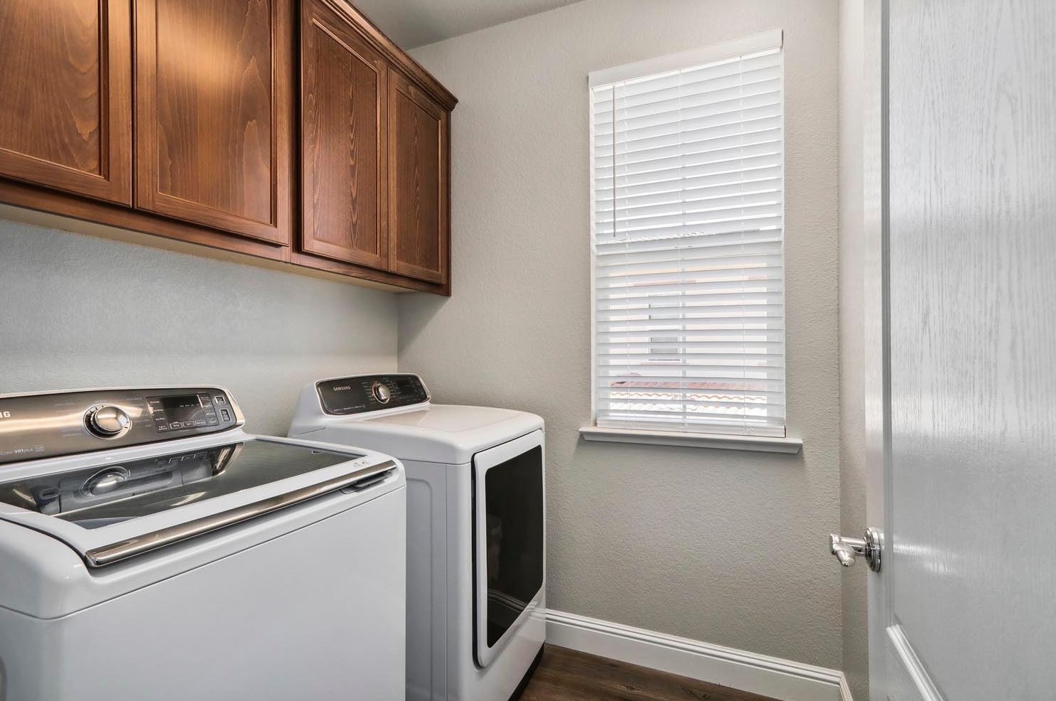 3817 Miners Ravine Dr, Roseville CA 95661-2507 exterior