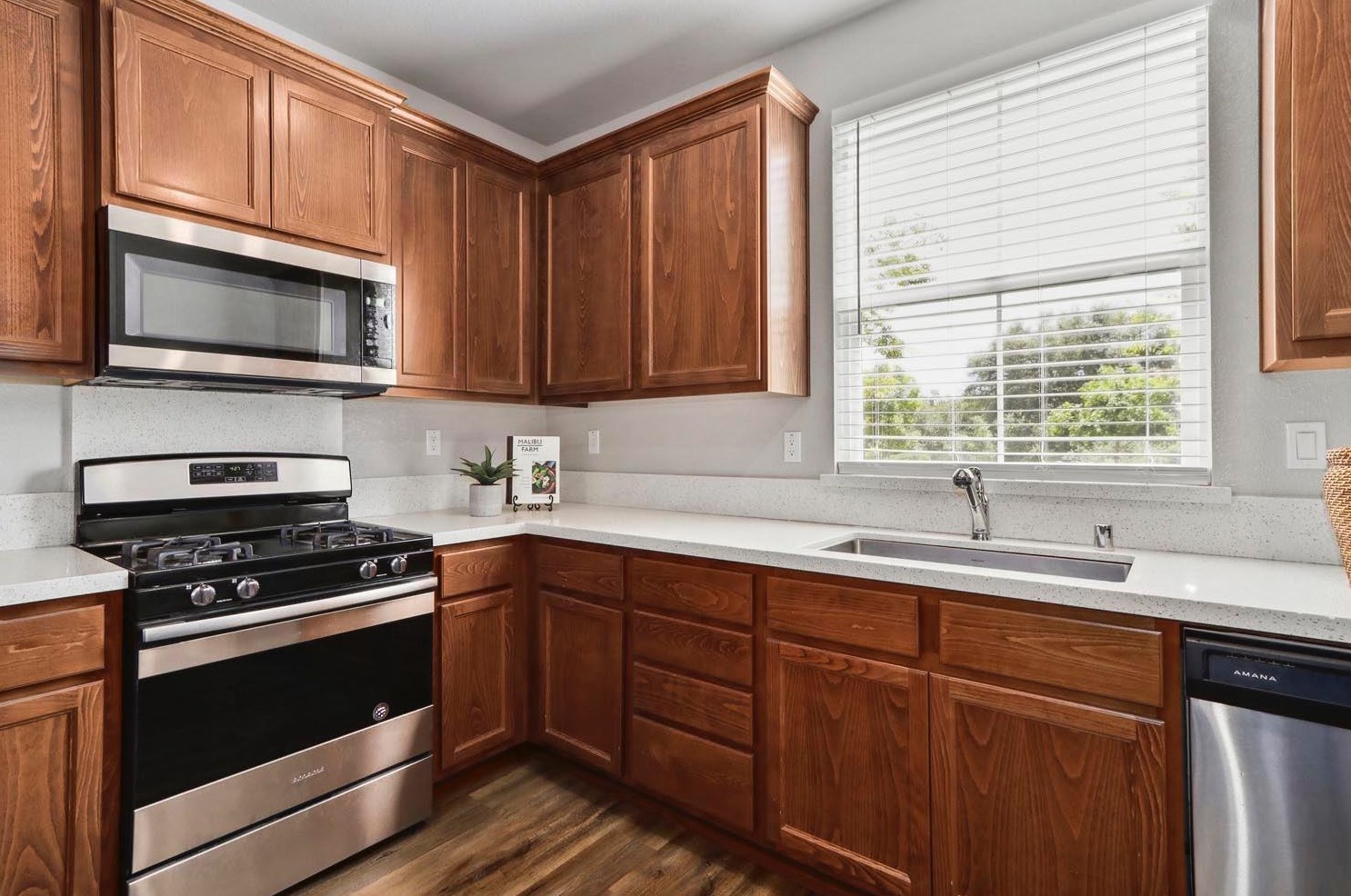 3817 Miners Ravine Dr, Roseville CA 95661-2507 exterior