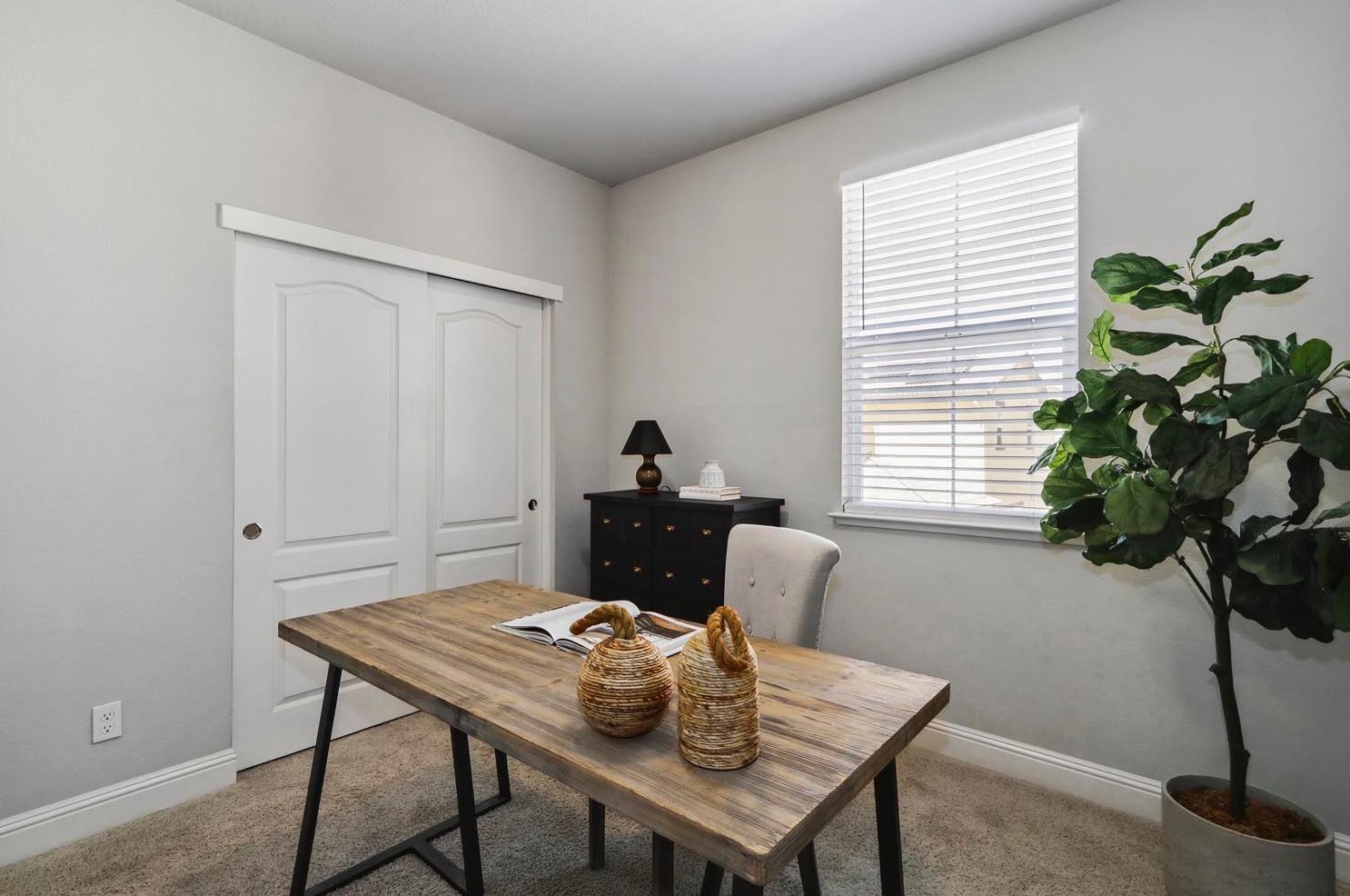 3817 Miners Ravine Dr, Roseville CA 95661-2507 exterior