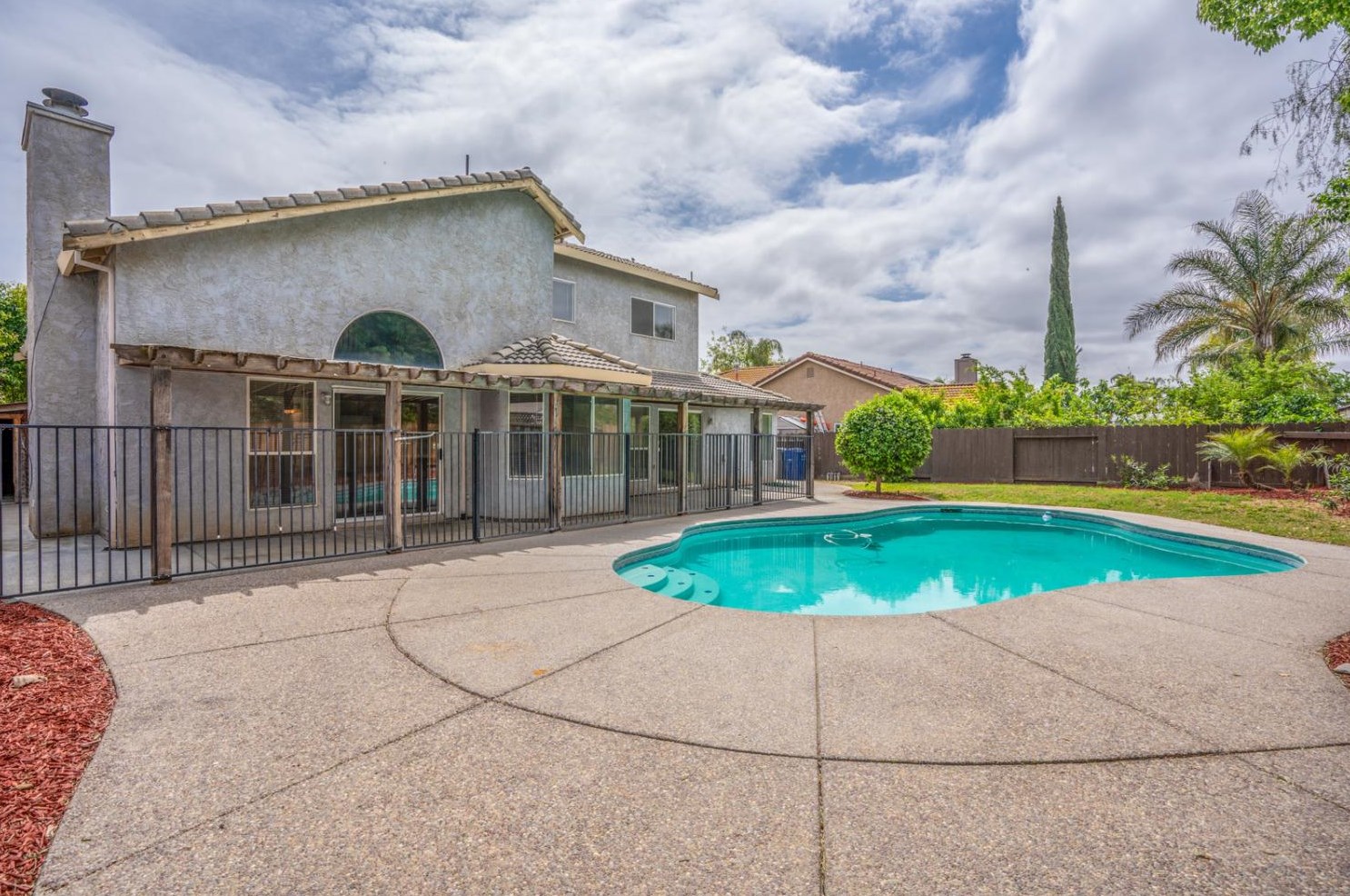 1631 Fir Dr, Los Banos CA 93635-4549 exterior