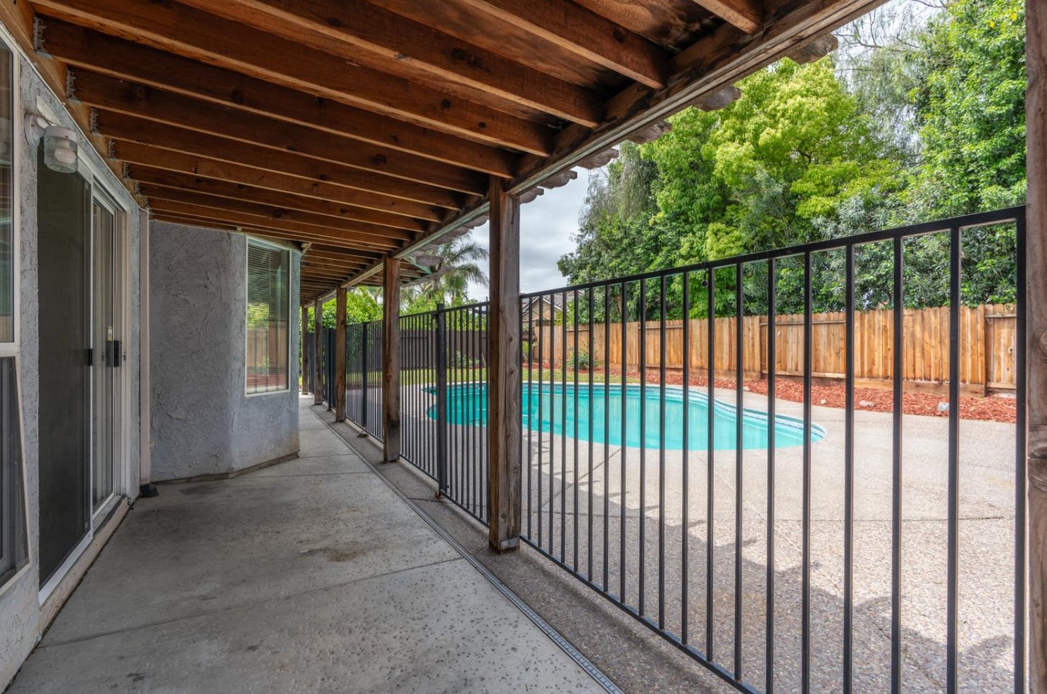 1631 Fir Dr, Los Banos CA 93635-4549 exterior