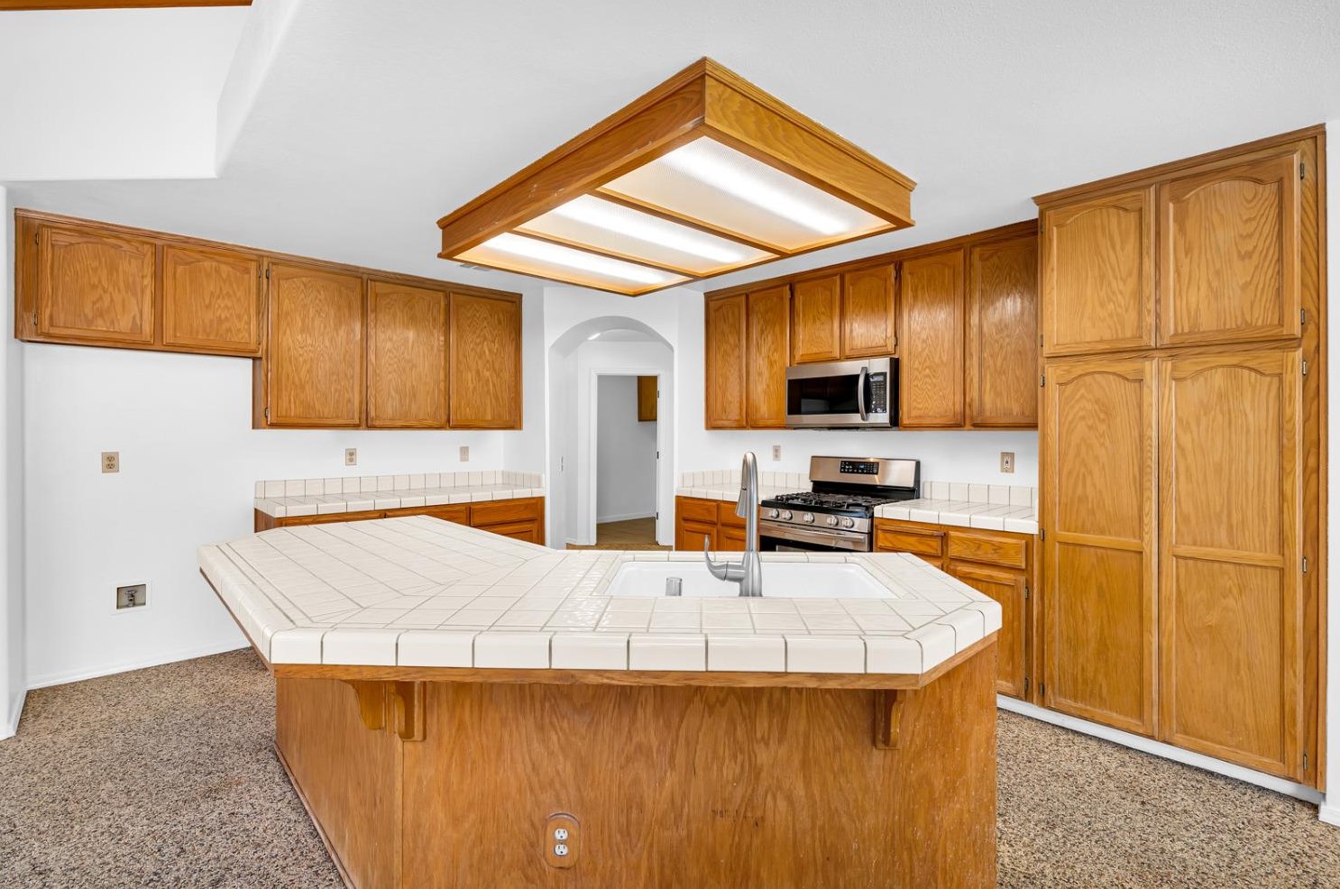 1631 Fir Dr, Los Banos CA 93635-4549 exterior