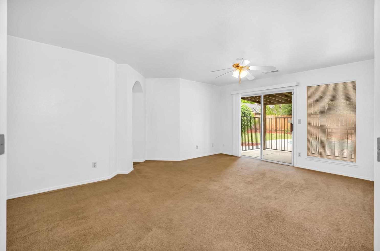 1631 Fir Dr, Los Banos CA 93635-4549 exterior