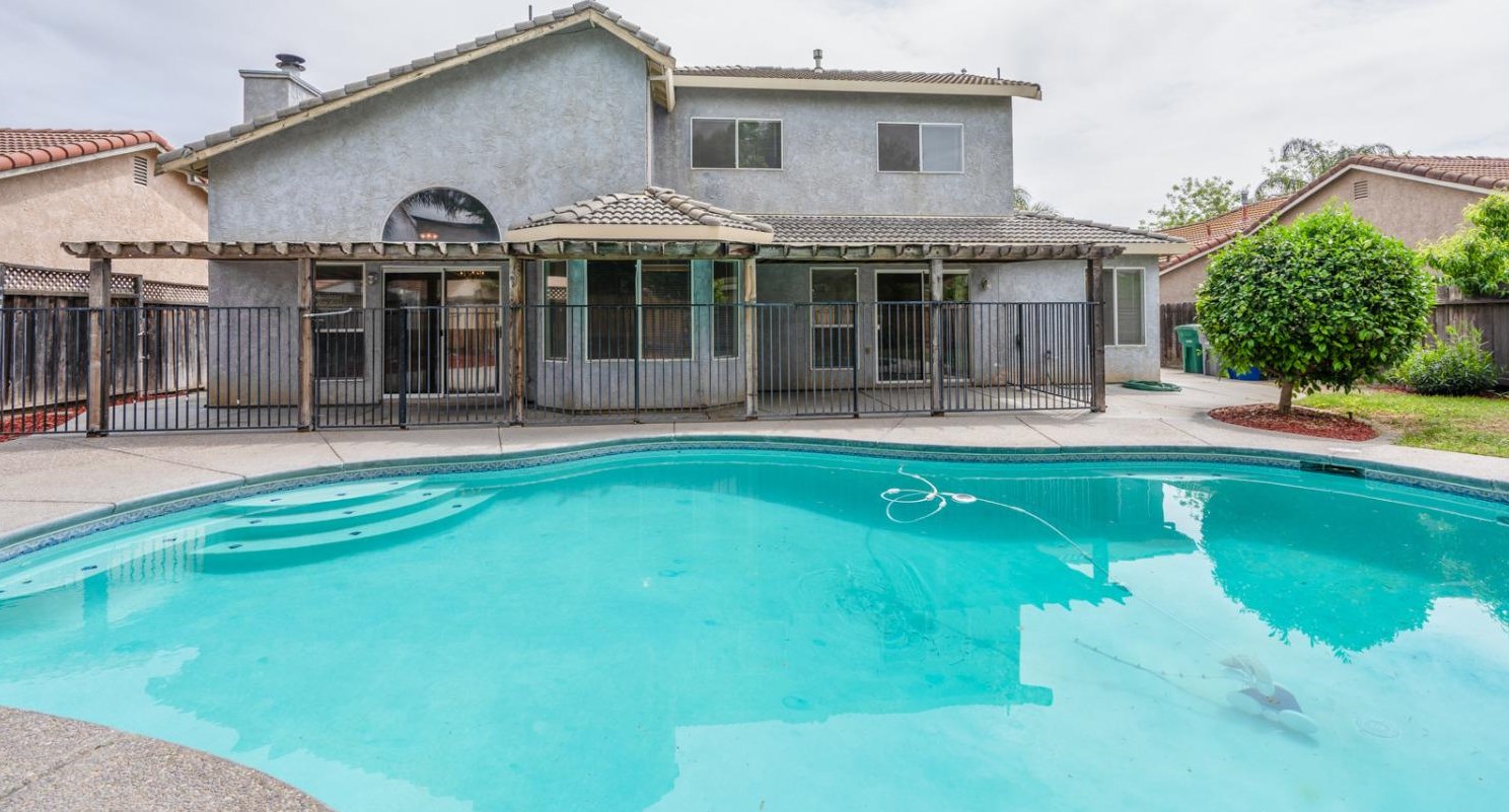 1631 Fir Dr, Los Banos CA 93635-4549 exterior