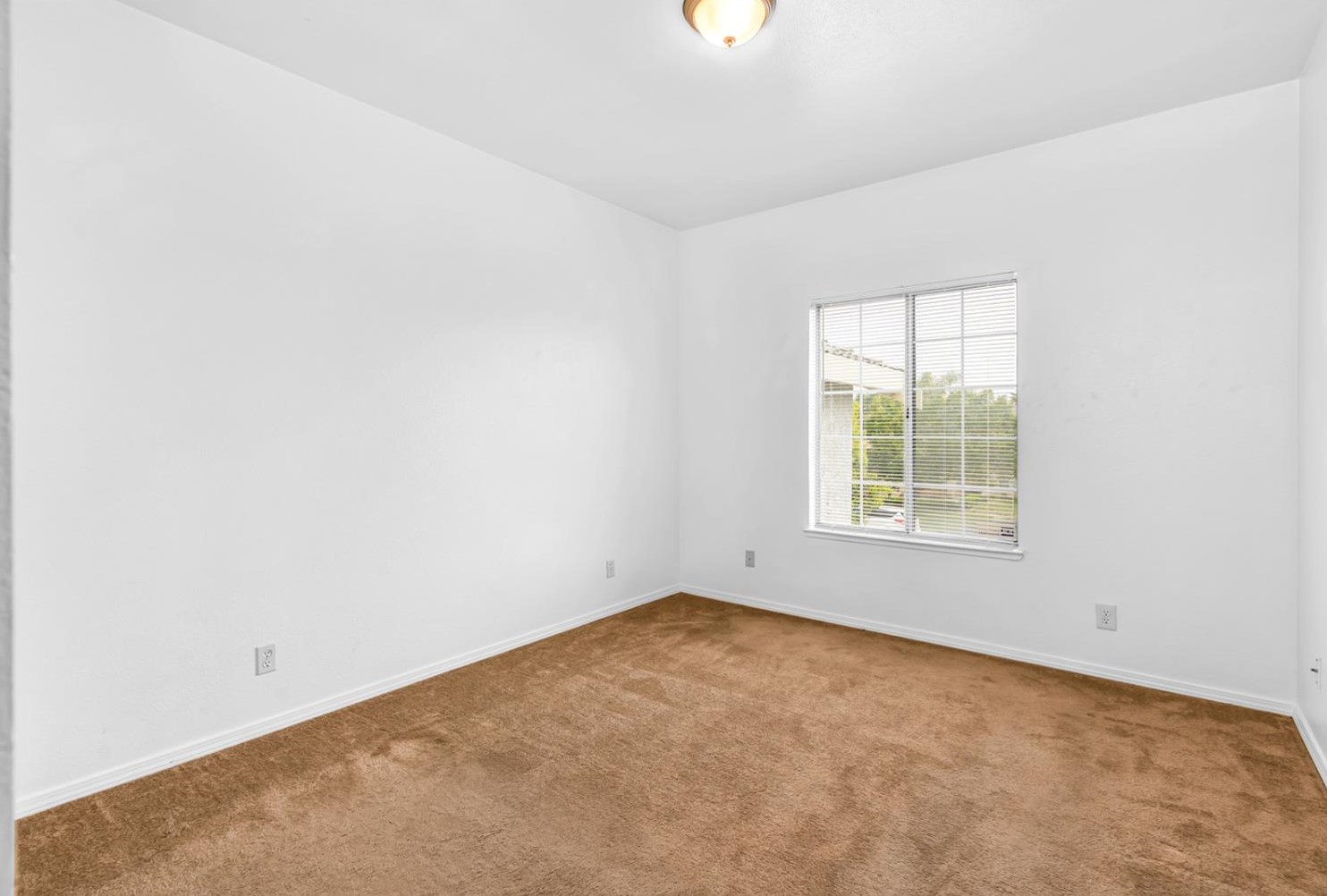 1631 Fir Dr, Los Banos CA 93635-4549 exterior