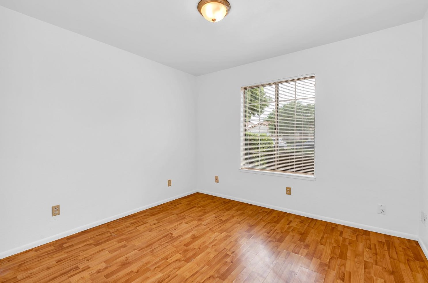 1631 Fir Dr, Los Banos CA 93635-4549 exterior