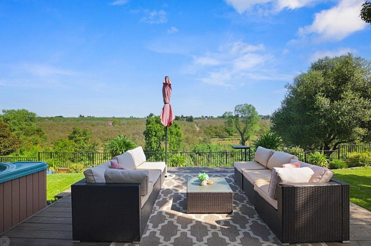 1298 Riv Blf Dr, Valley Home CA 95361-2678 exterior