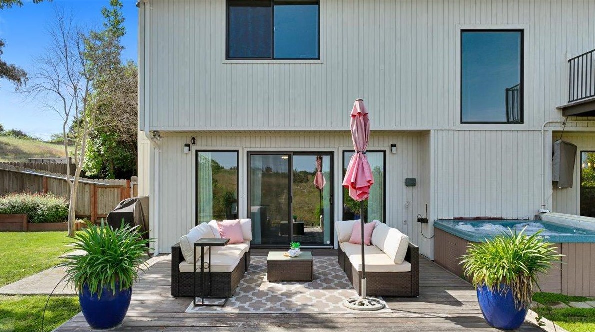 1298 Riv Blf Dr, Valley Home CA 95361-2678 exterior