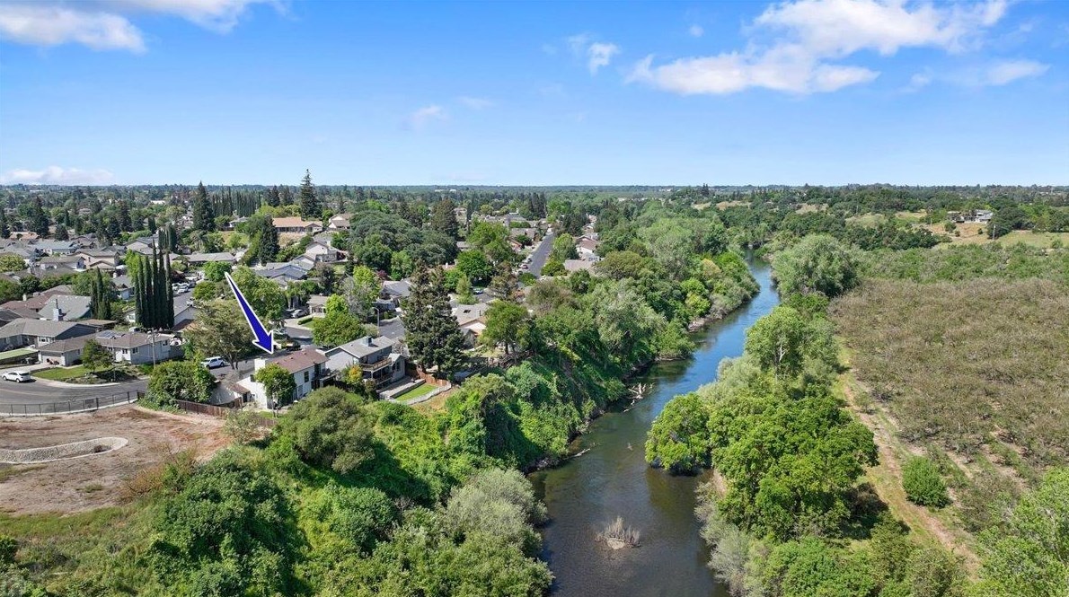 1298 Riv Blf Dr, Valley Home CA 95361-2678 exterior