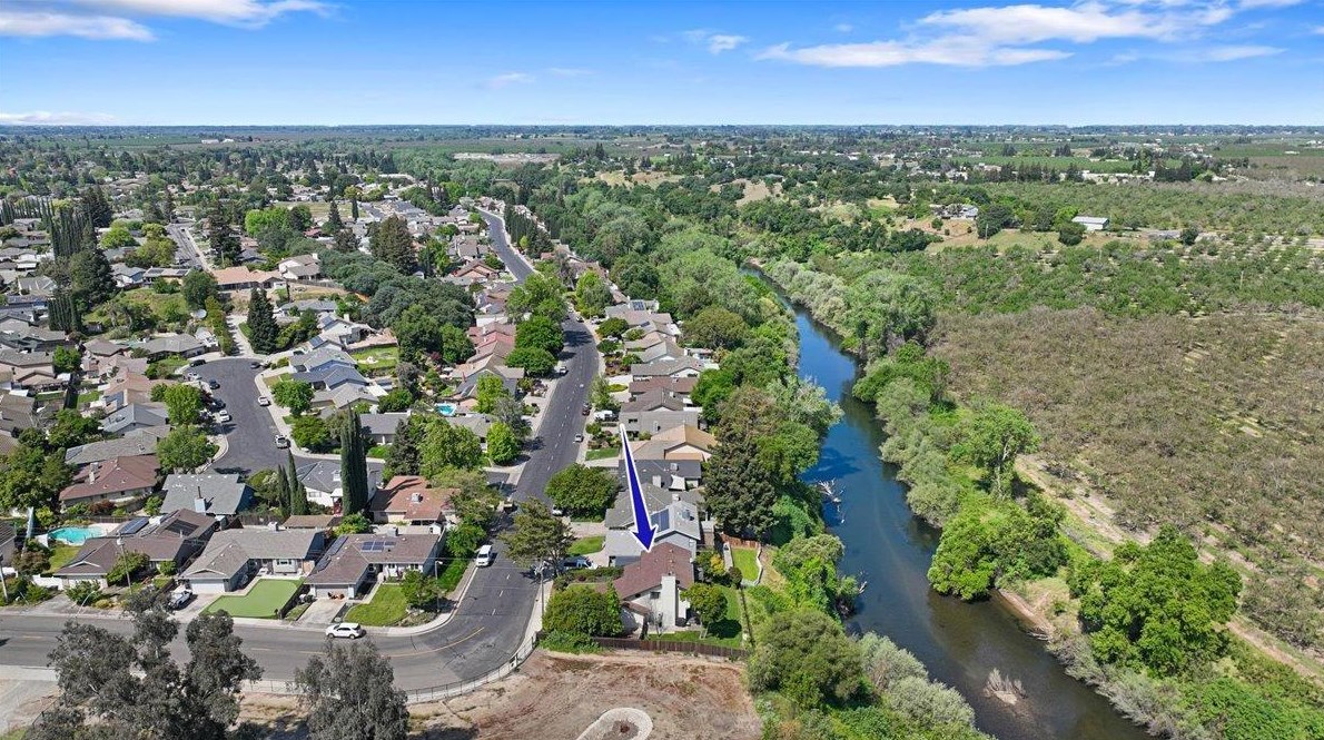 1298 Riv Blf Dr, Valley Home CA 95361-2678 exterior