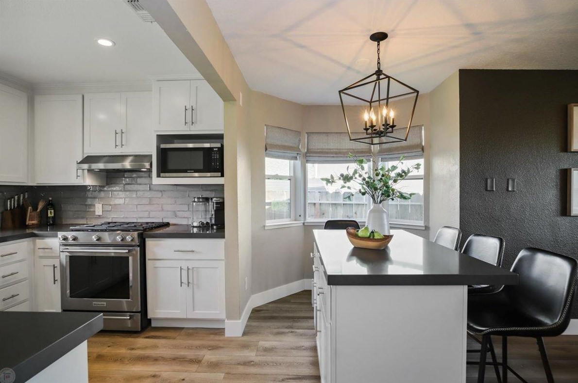 1298 Riv Blf Dr, Valley Home CA 95361-2678 exterior