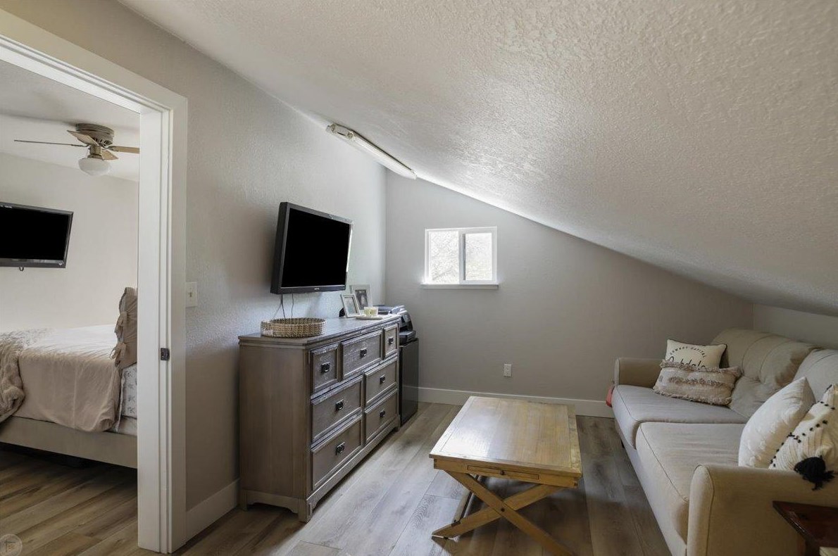 1298 Riv Blf Dr, Valley Home CA 95361-2678 exterior